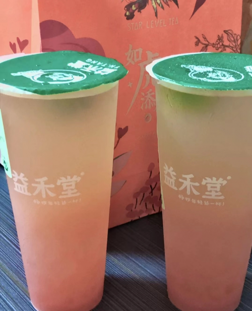 益禾堂新式冷茶饮——蜜桃乌龙(南岩版)