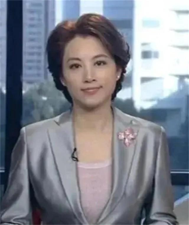 东方卫视尹红,她清丽中还带着妩媚