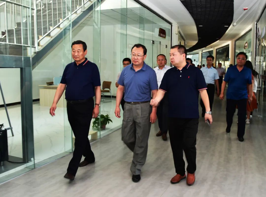 霍照良在锡林浩特地区中小微企业调研