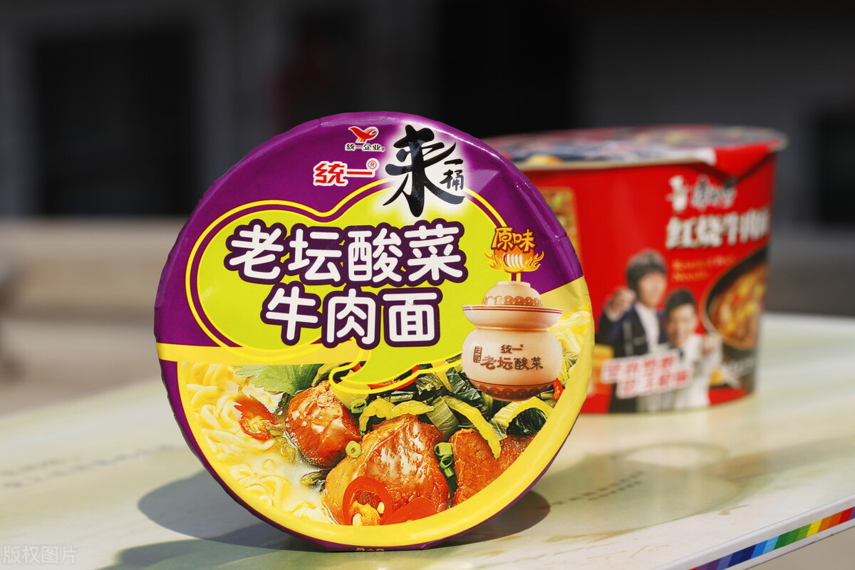 康师傅老坛酸菜方便面重返超市