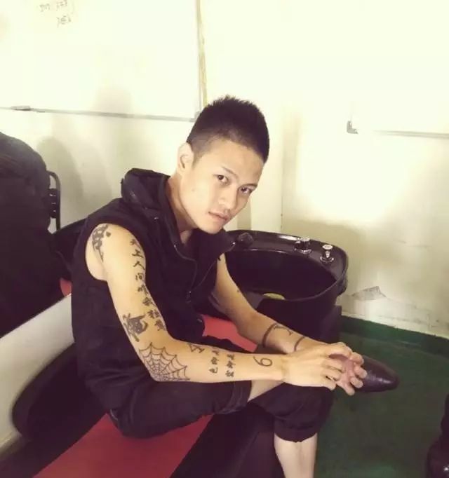 "杀马特教父"罗福兴:11岁创办杀马特,拒绝富婆追求,回归现实