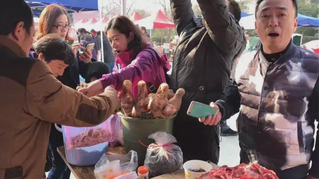 牧童騎牛而歸,浙江杭州臨安清涼峰有位美麗的養牛女孩