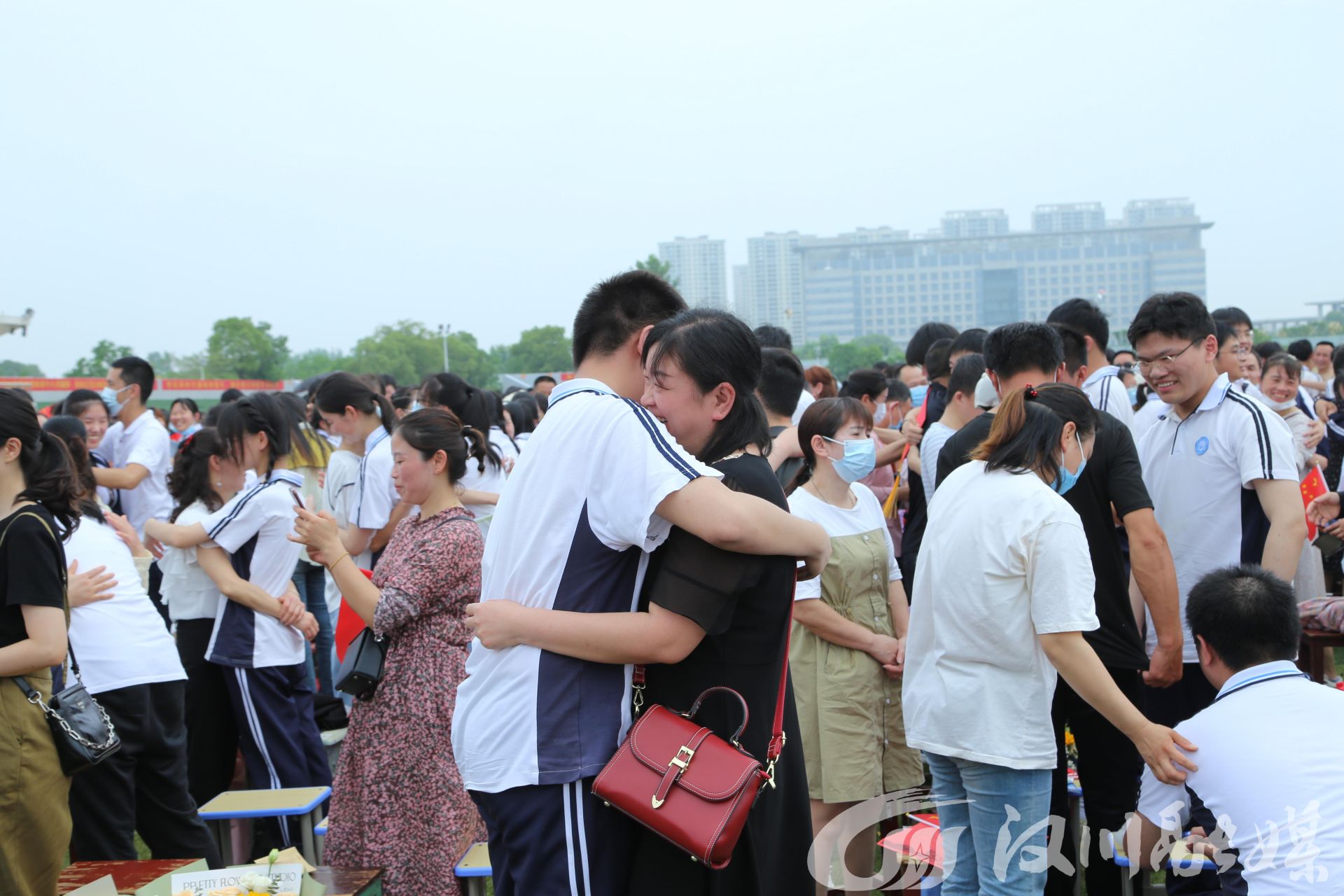 汉川一中举办高三学生成人礼暨高考誓师