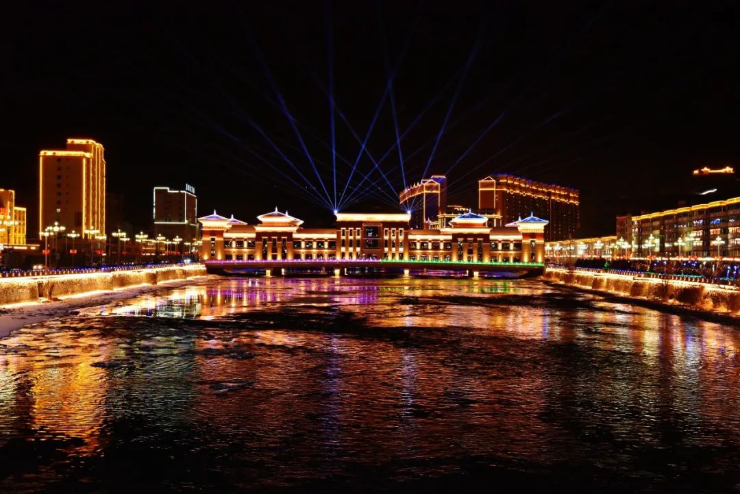 流光溢彩的卓尼夜景 怎一个"美"字了得
