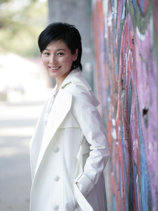 演员张延近照,当年的"男人婆"也是女神