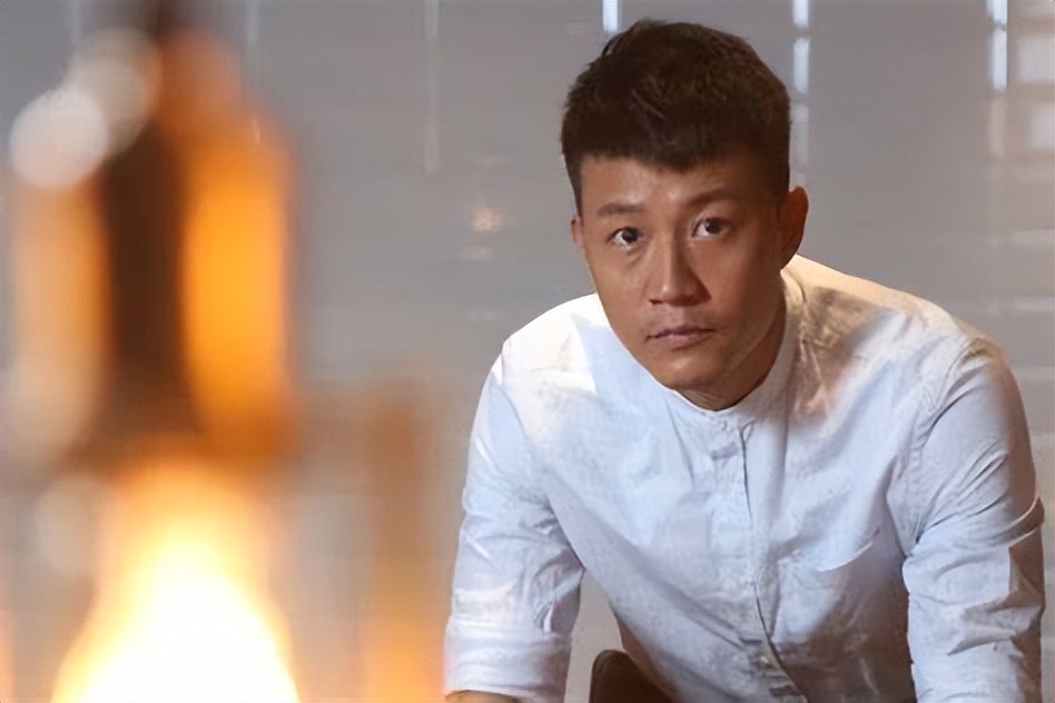 尺度大胆!麦子乐与麦明诗天台上演亲热戏,肉色内裤上阵直呼尴尬