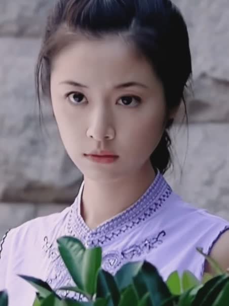 林心如年轻时是清纯校花脸,灵动双眼迷倒众生,是男神收割机.