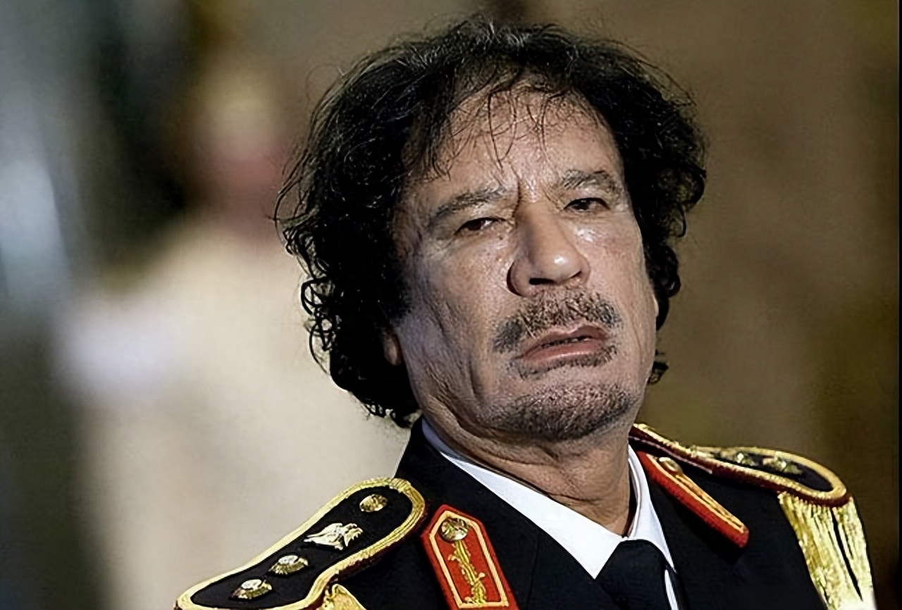 卡扎菲送给法国前总统萨科奇5000万欧元，到底准备干什么？