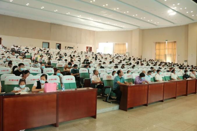 法治进校园 | 沂源法院赵小红法官为沂源一中500余名教师做法治报告