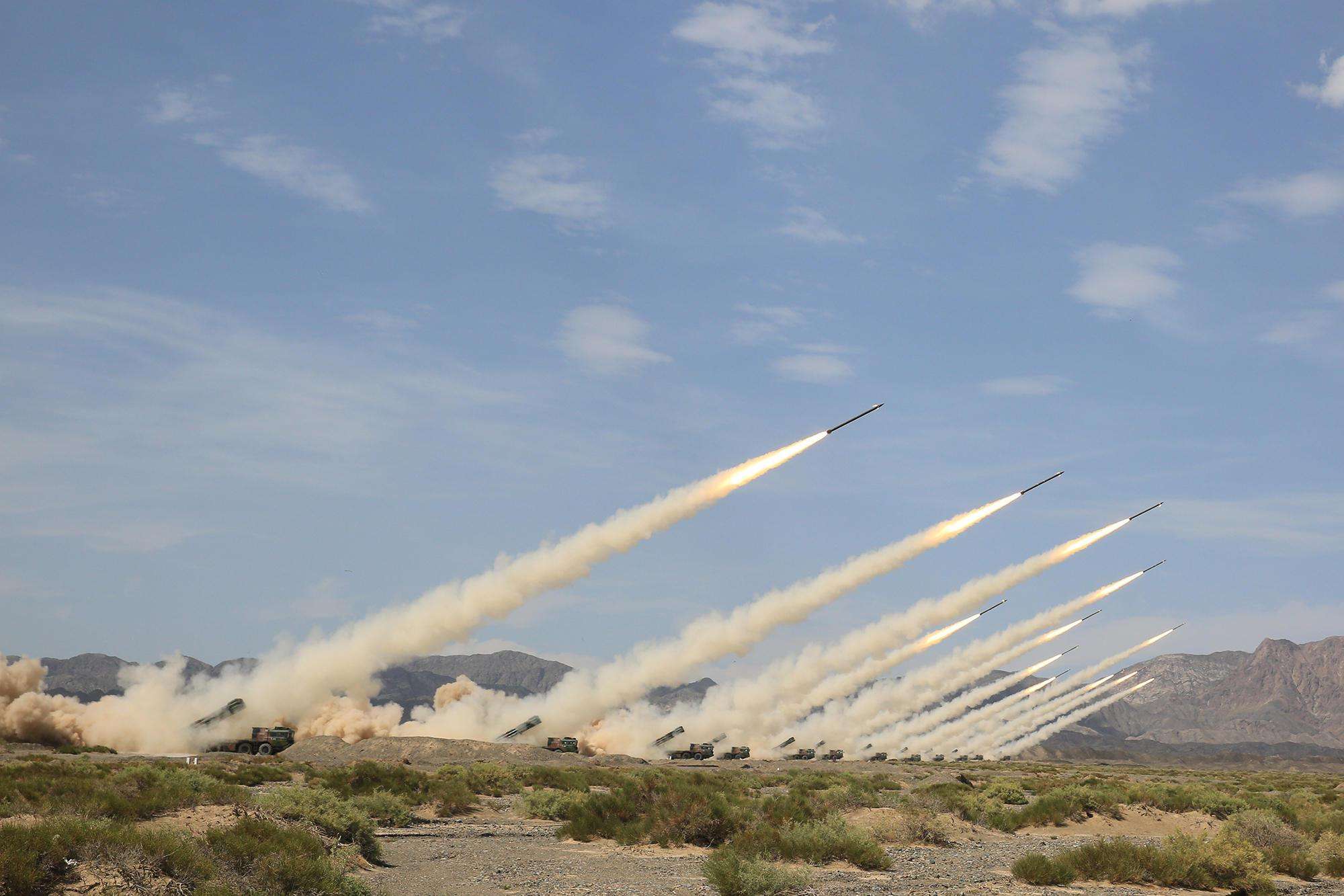 火箭炮哪家强?印度射程90公里,中国远火"居高临下"能打多远?