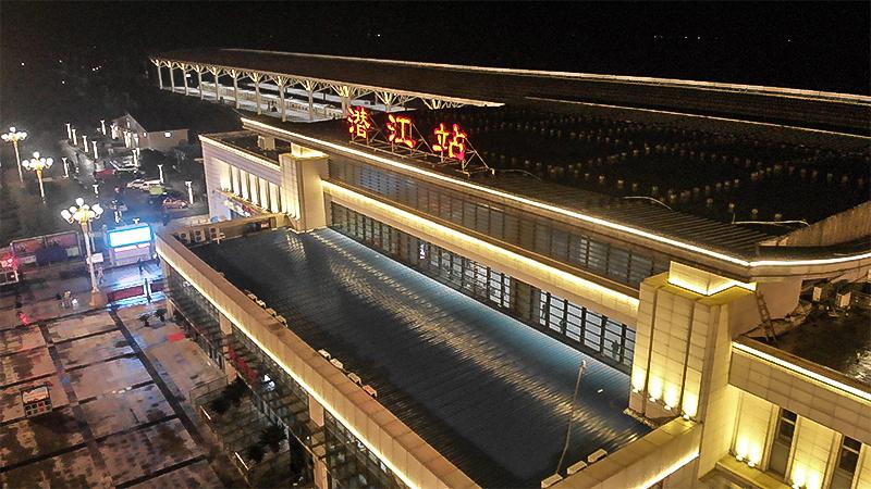 "曹禺故里,江汉油城",潜江火车站介绍