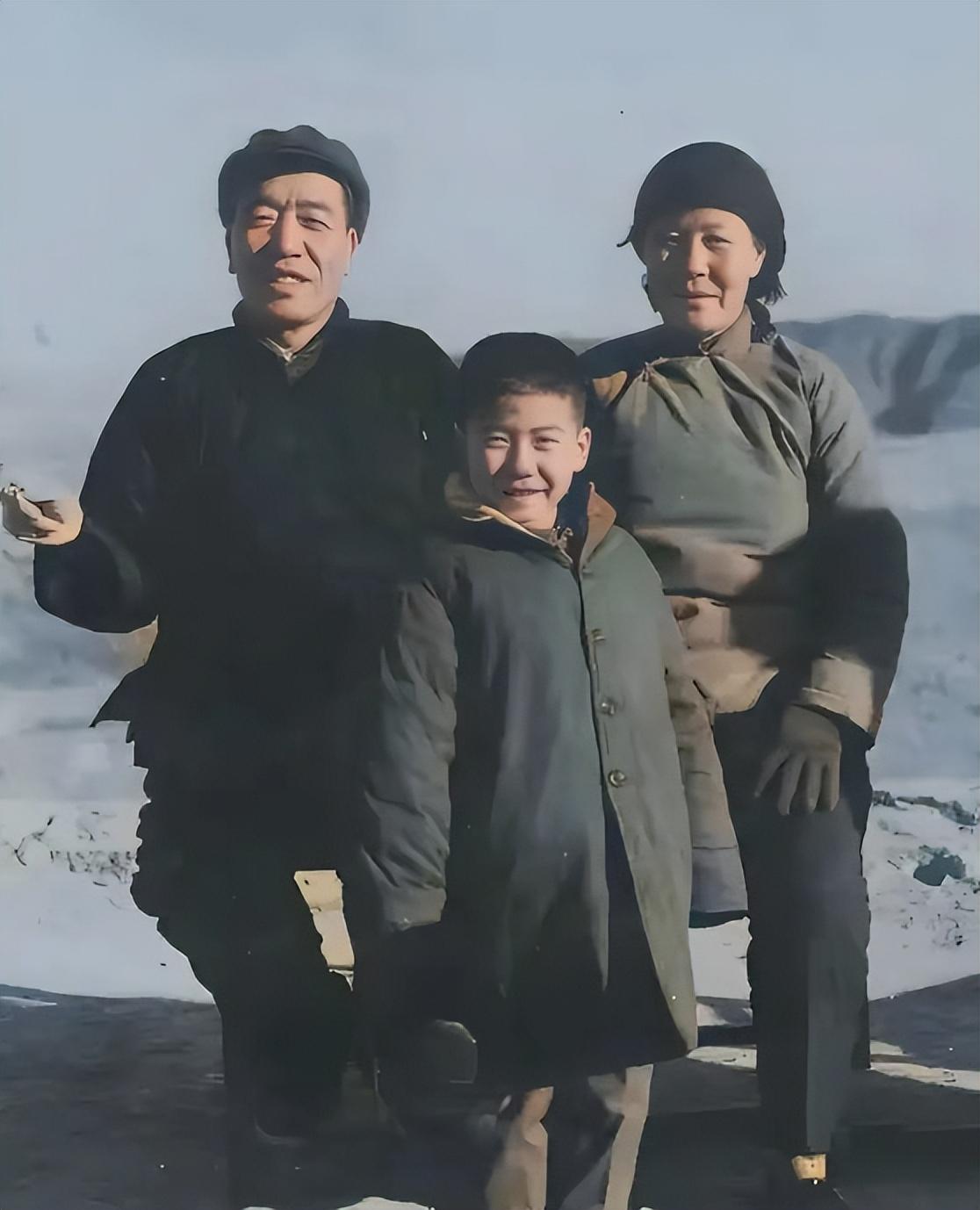 他的老伴宋玉林还有几个儿女,也都一直住在老家,户口也都在老家.