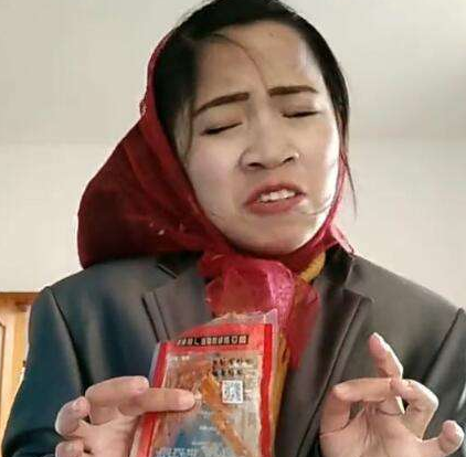 周小玲恐怖辣条事件!辣条竟是用"尸油"做的?到底是真是假?