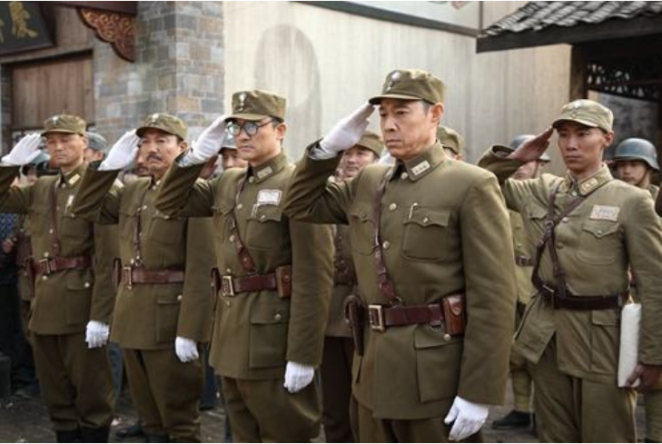 他是抗日王牌"泰山军"的军长,抗战中立下大功,到台湾死于非命