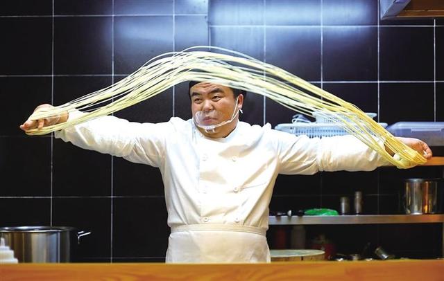 资本组团"吃面",总估值超100亿,拿钱砸出中国版"肯德基"!