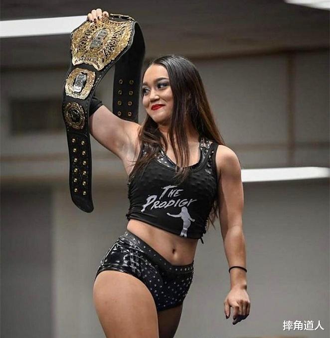 wwe向前任roh女子冠军抛出橄榄枝,"长岛冰茶"又成世界冠军了!