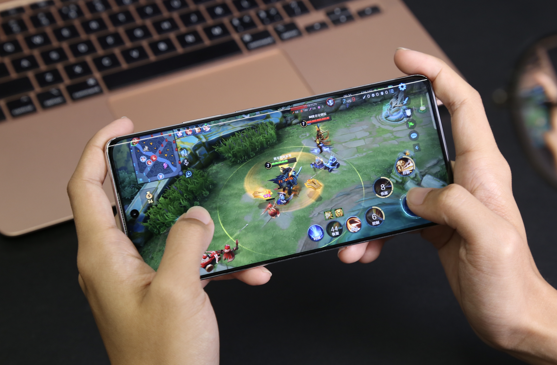 手感很好,游戏很稳,拍人很好看,这是我对oppo reno11的评价.