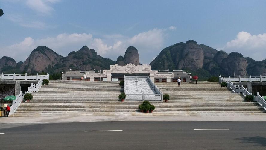 江西有座"南武当山",拥有丹霞与佛教相结合的国家级旅游景区