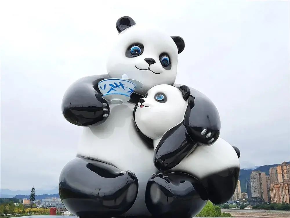 拥有子孙130只的英雄父亲大熊猫·盼盼