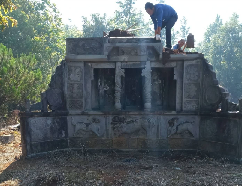 回顾:湖南深山有一座"活人墓",墓内机关重重,生活着一位老人