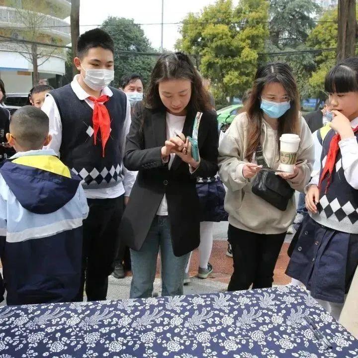 成都市雙眼井小學世界水日護河志願服務系列活動