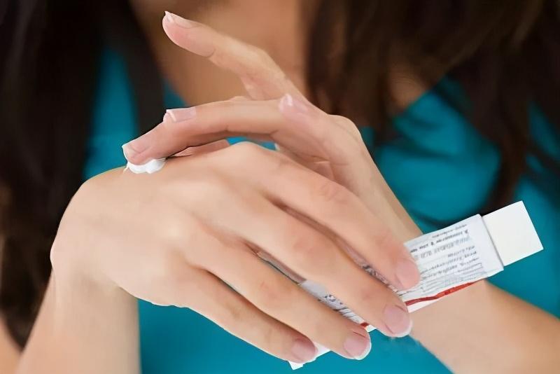 重点!白斑患者涂抹外用药物前先来看看这些!