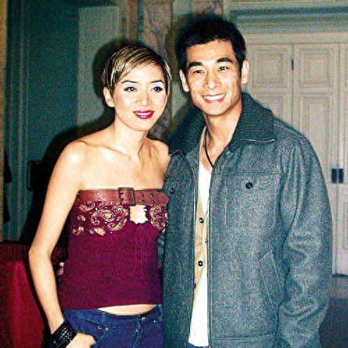 要知道,当时的赵文卓的女朋友正是梅艳芳,第二次"撬人墙角"的吴绮莉