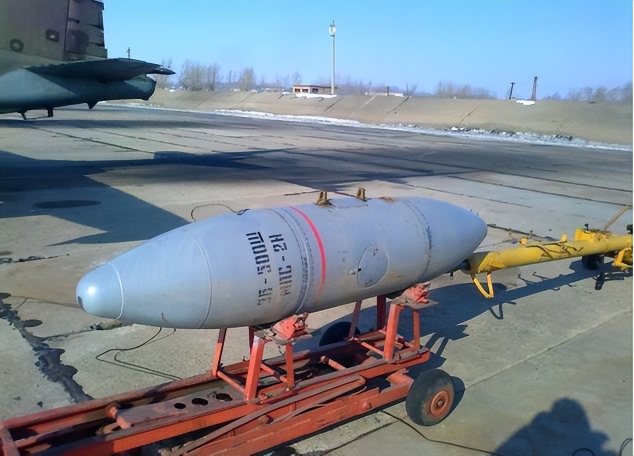 1945年东京大轰炸超50万人死亡,李梅火攻立首功,威力远超原子弹