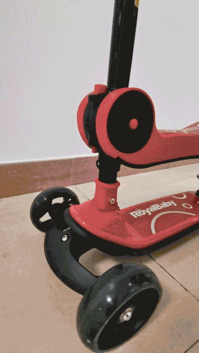 所有滑板车均为重力转弯: 所有的滑板车均为重力转弯,滑行时只要倾斜