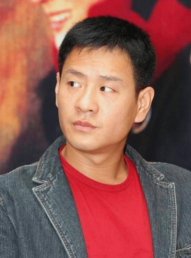 连奕名:和陈佳妍离婚后,娶小7岁杨若兮,如今前妻火了,他糊了