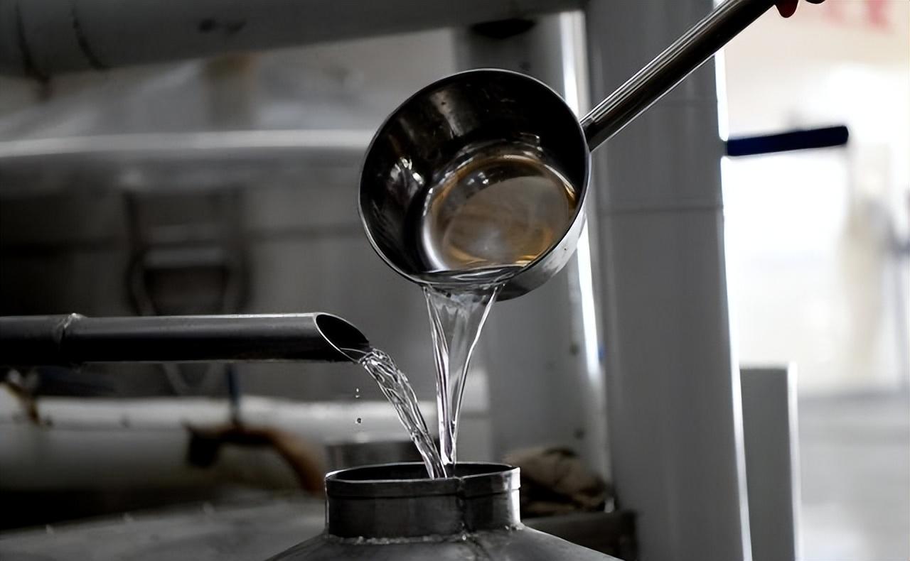 酱香型白酒为什么要用新酒加老酒勾调呢?