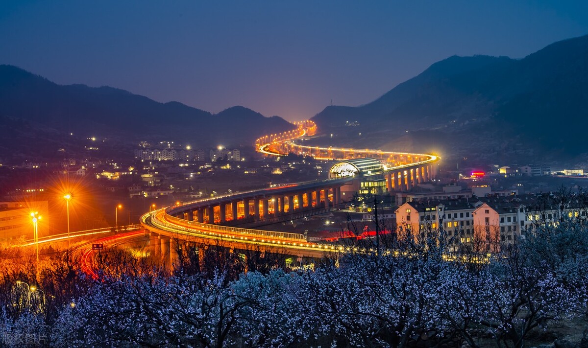 青岛崂山金家岭学校否认招生时面试家长,称是正常的家校沟通