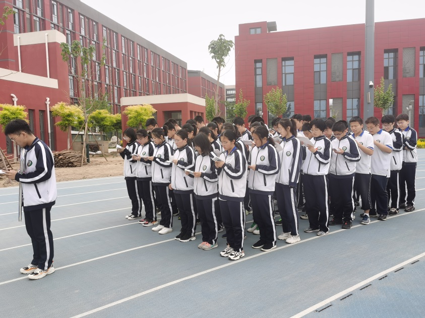 平湖杭州湾实验学校组织部分教师赴河北衡水中学观摩学习