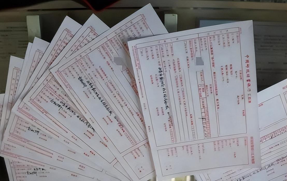 回顾：80岁老汉住茅草屋，银行流水大过很多企业，称一年赚3000万