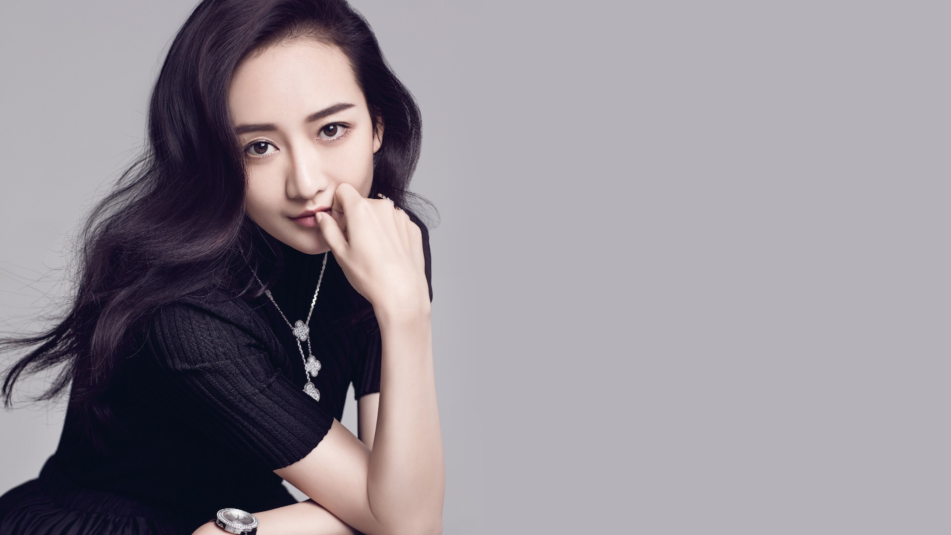 二字女演员被曝隐婚装单身,还把年龄改小6岁,杨幂王鸥无辜躺枪