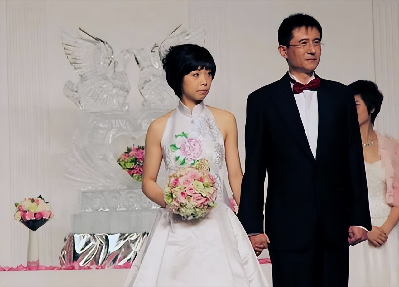 嫁大20岁的袁立前男友,38岁二胎产子,退役11年的张怡宁现状如何