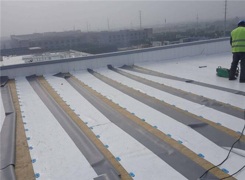 防水卷材上面怎样做保护层