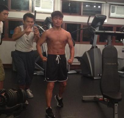 王宝强健身照曝光,腹肌清晰可见,彰显男人魅力