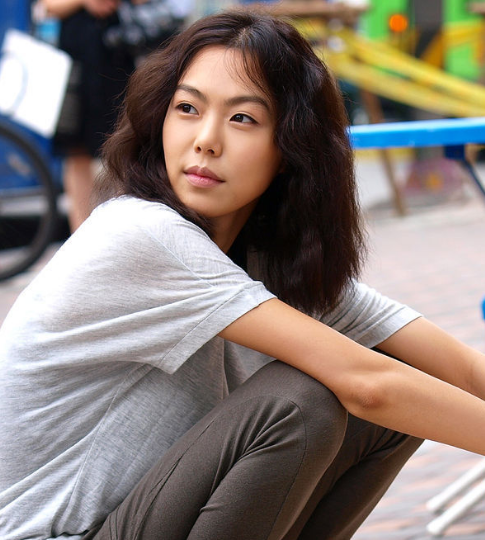 嚣张!韩国影后金敏喜爱上大22岁导演,讽刺原配:怪你管不住丈夫