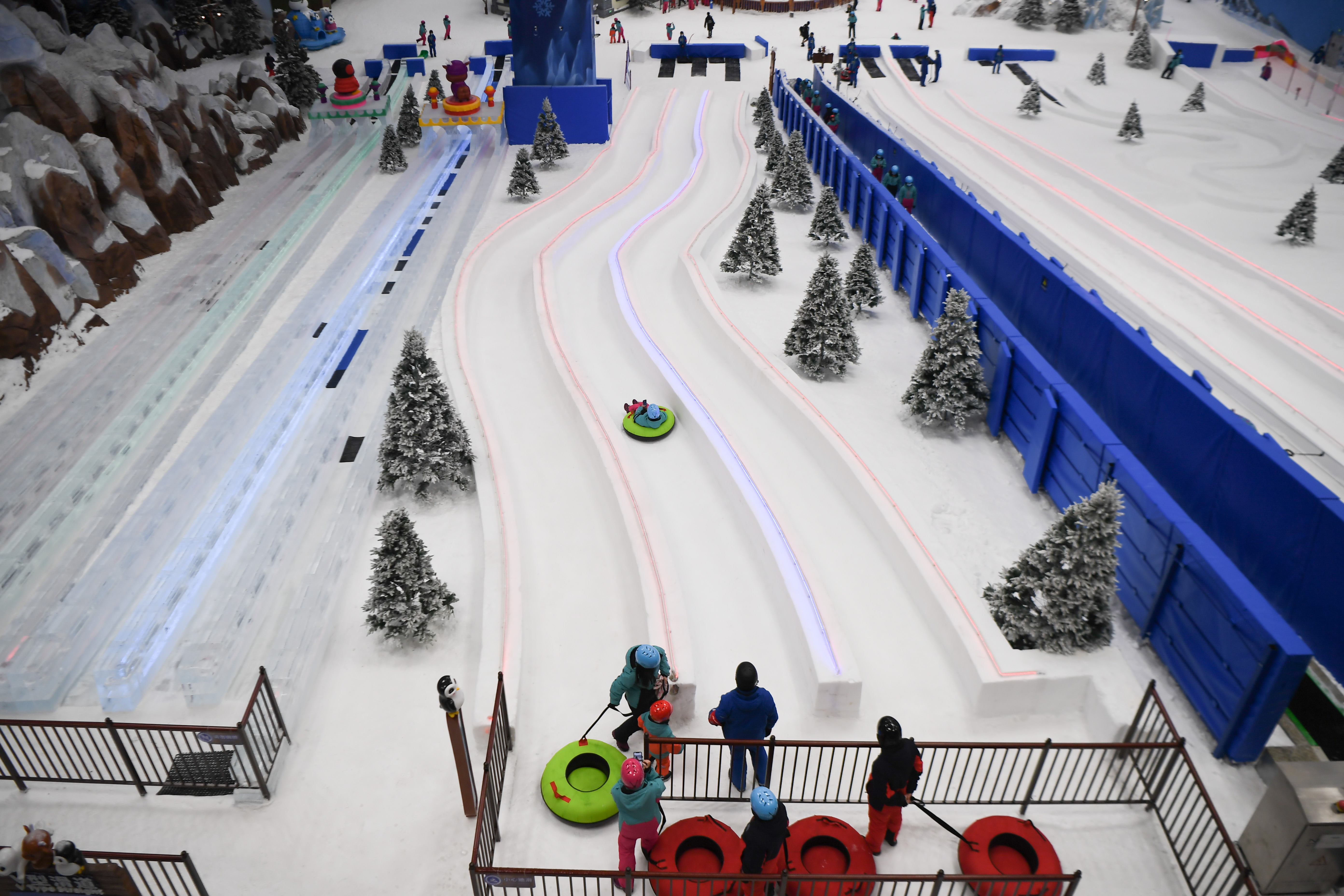 全民健身——矿坑里的"冰雪世界"(5)