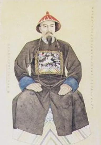 张廷玉是清朝的三朝元老,在政权最高层四十多年从没有犯过任何错误,可