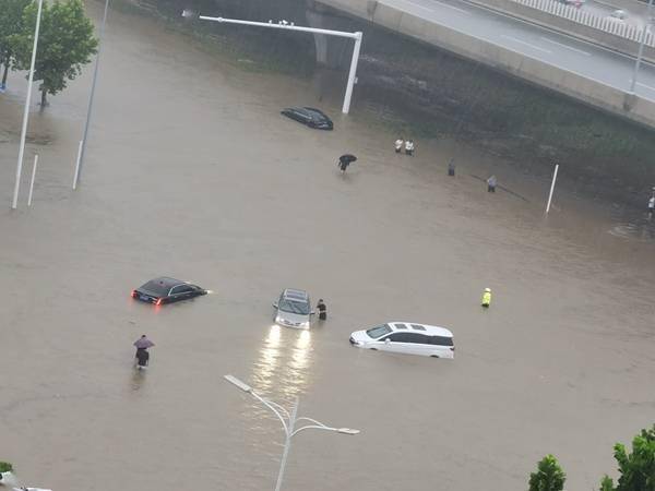 风雨归家路—郑州7月20日大雨里的历程