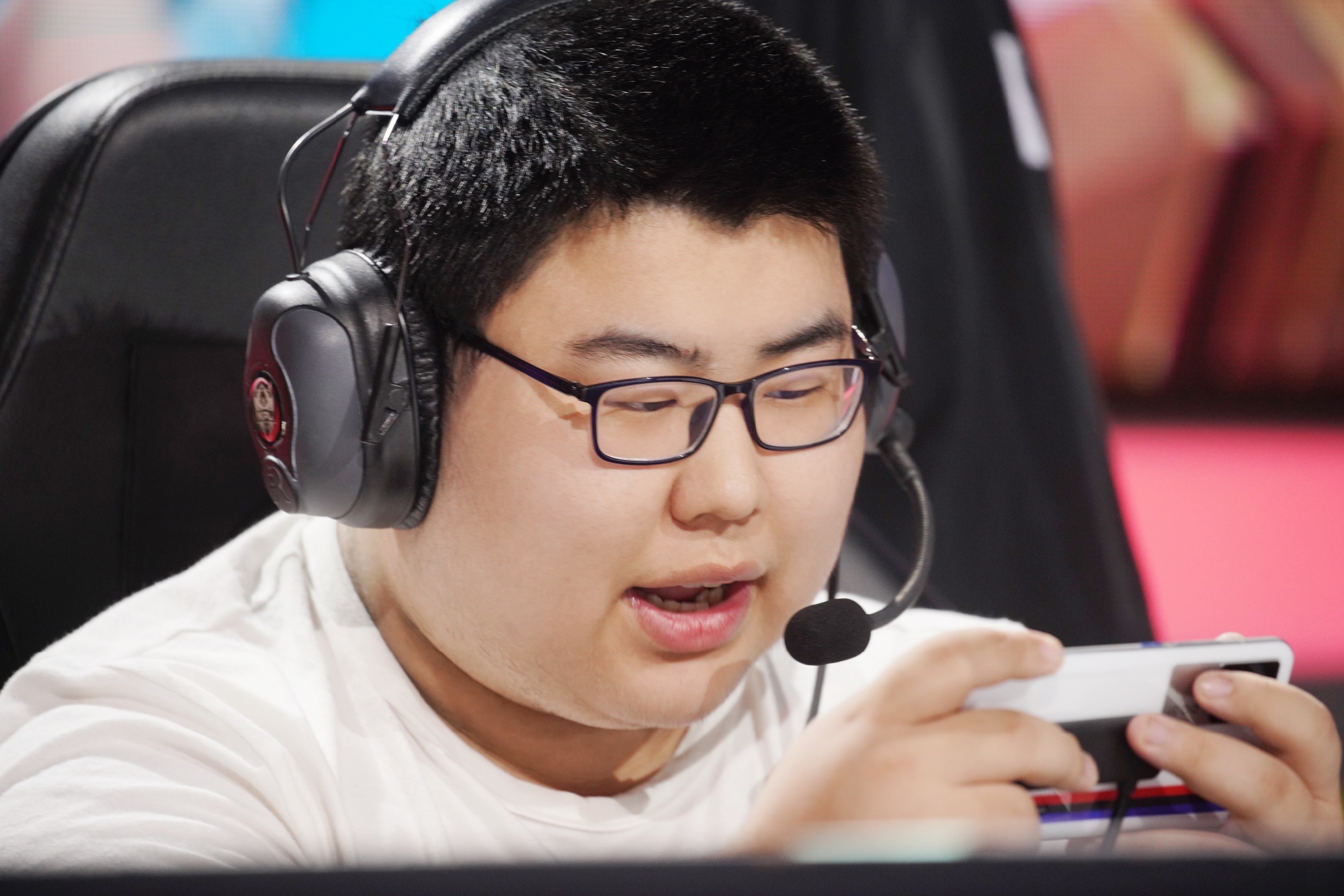 qg小胖直播时曝出训练赛战绩,打野英雄池又多了1个,世冠可期!