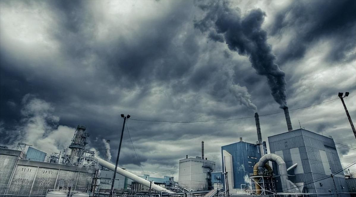 在面对恶劣天气时,我们需要更加谨慎地处理家庭生活中的各种事务,特别