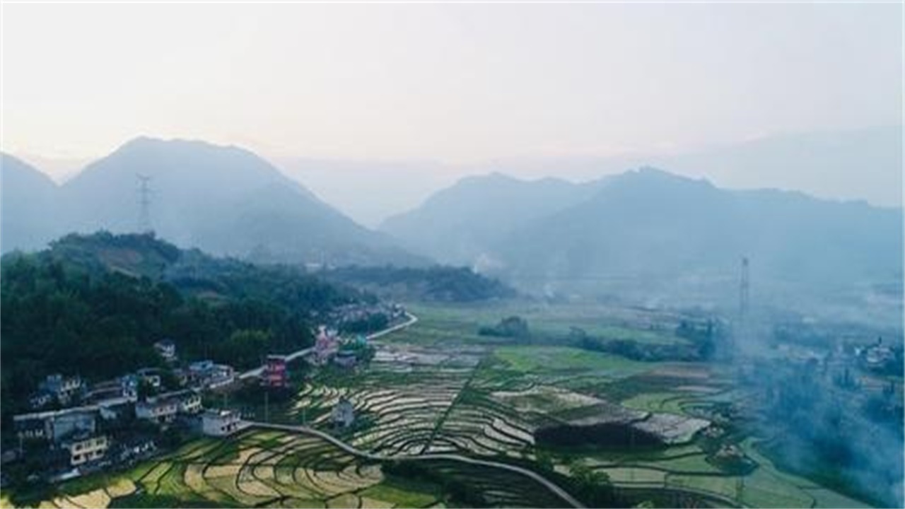 雅安這個區縣的未來發展很被看好,交通便利,並不是蘆山,名山