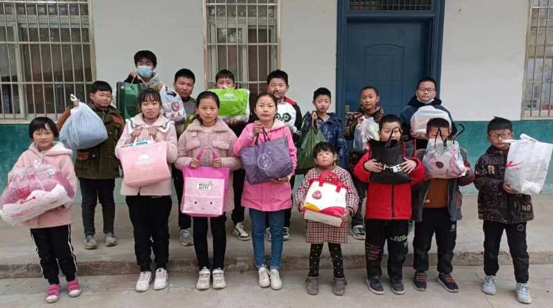 情暖乡村学子!驻马店实验小学为山区孩子捐赠图书