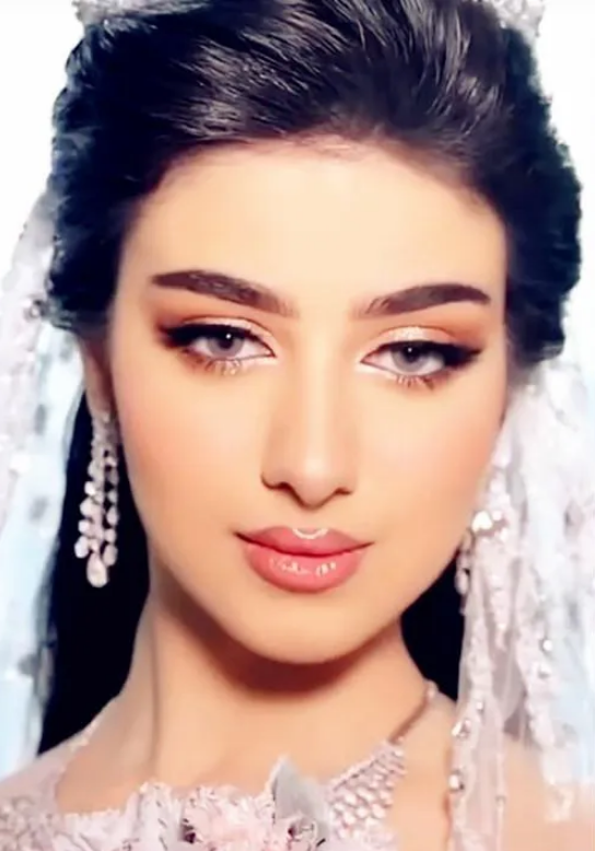 迪拜太子妃:从小就是美人胚子,让王子暗中争夺,却在29岁嫁表哥