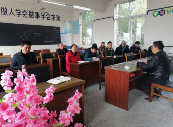 泸县龙脑桥中学:开展学习"中国特色社会主义进入新时代"主题会