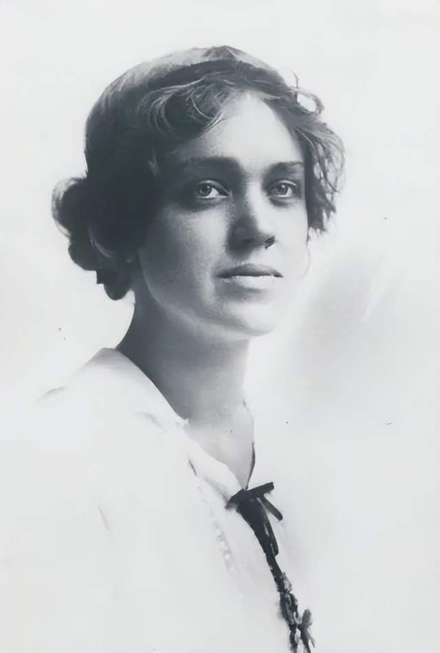 《艾格尼丝·史沫特莱展》之二