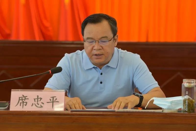 席忠平在酒泉监狱调研并出席执法监督员聘任仪式